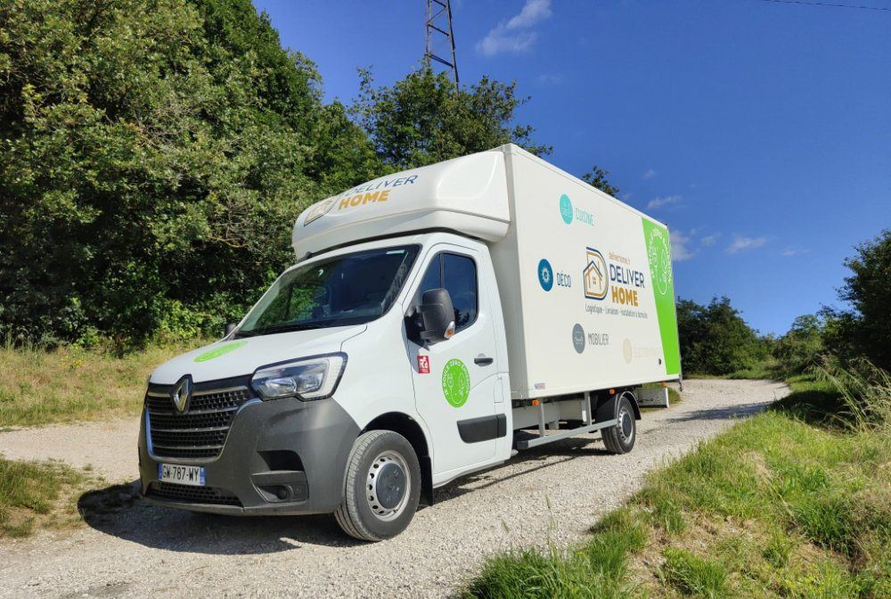Un camion électrique Deliverhome au-dessus de Grenoble