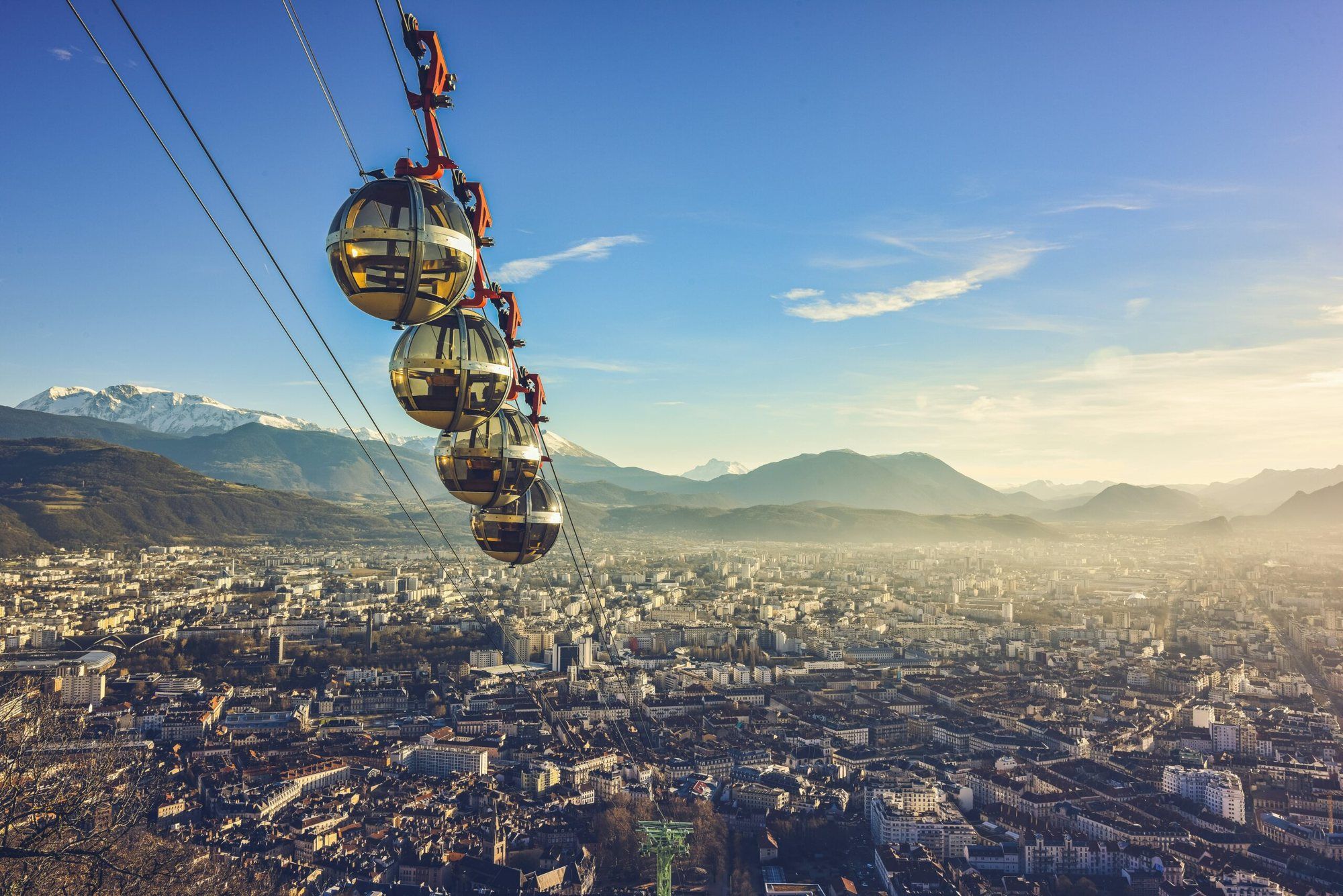 Grenoble et ses téléphériques, vus de la Bastille